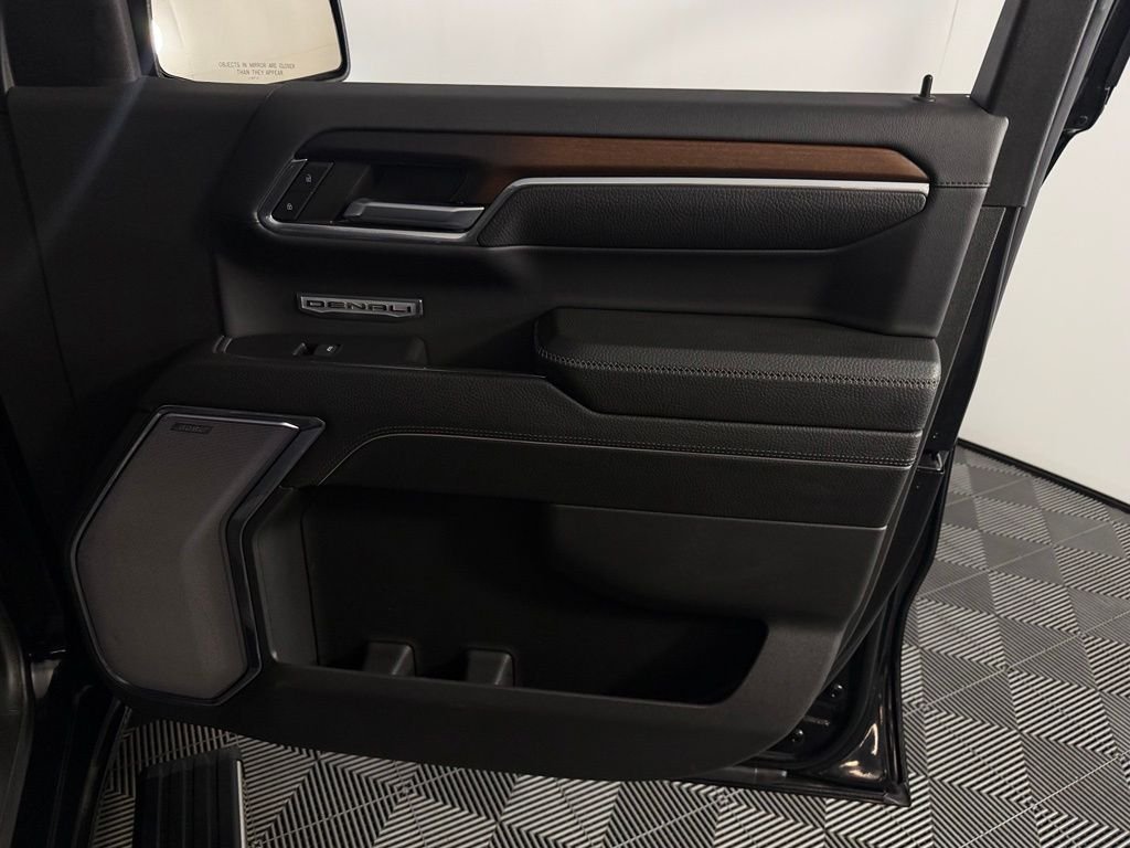 Used 2024 Onyx Black GMC Denali image 33