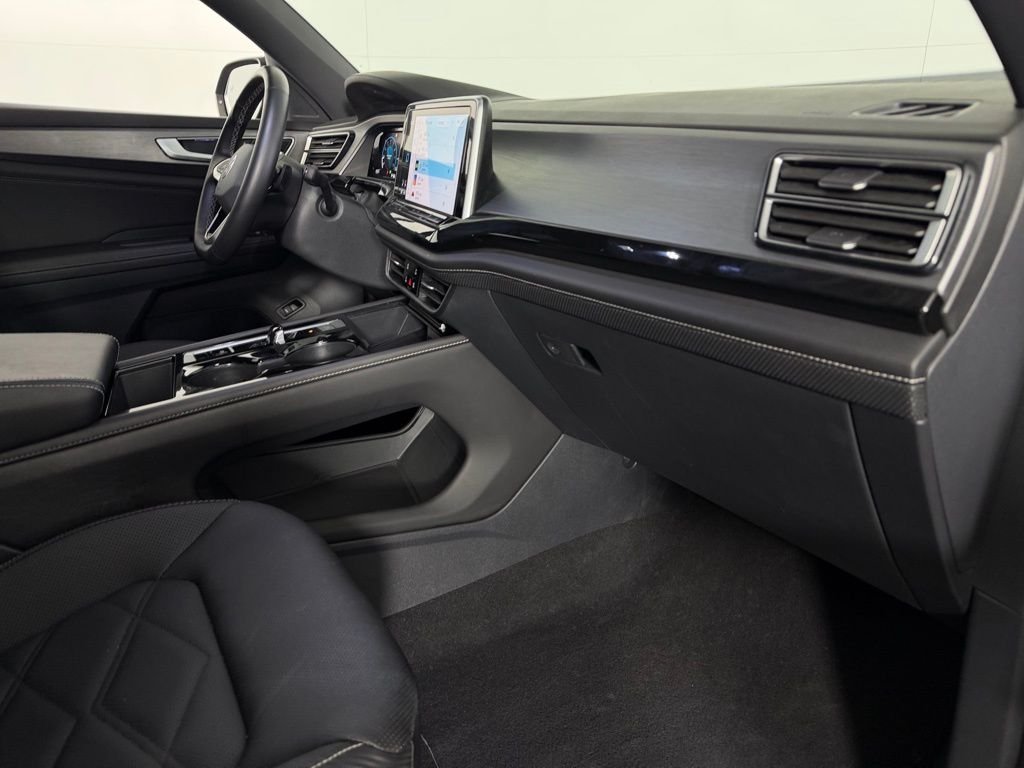 2025 Volkswagen Atlas Cross Sport SE w/Tech - Photo 30