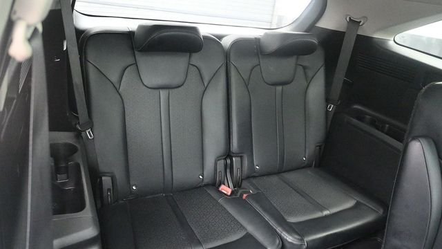 Used 2021 White Kia EX image 18