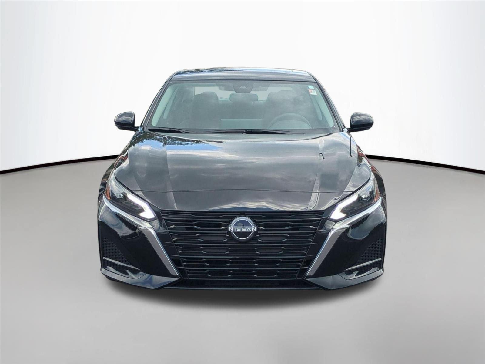 Used 2025 Super Black Nissan SL image 8