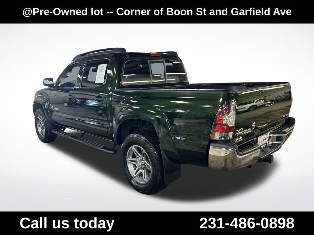 Used 2013 Green Toyota Base image 3