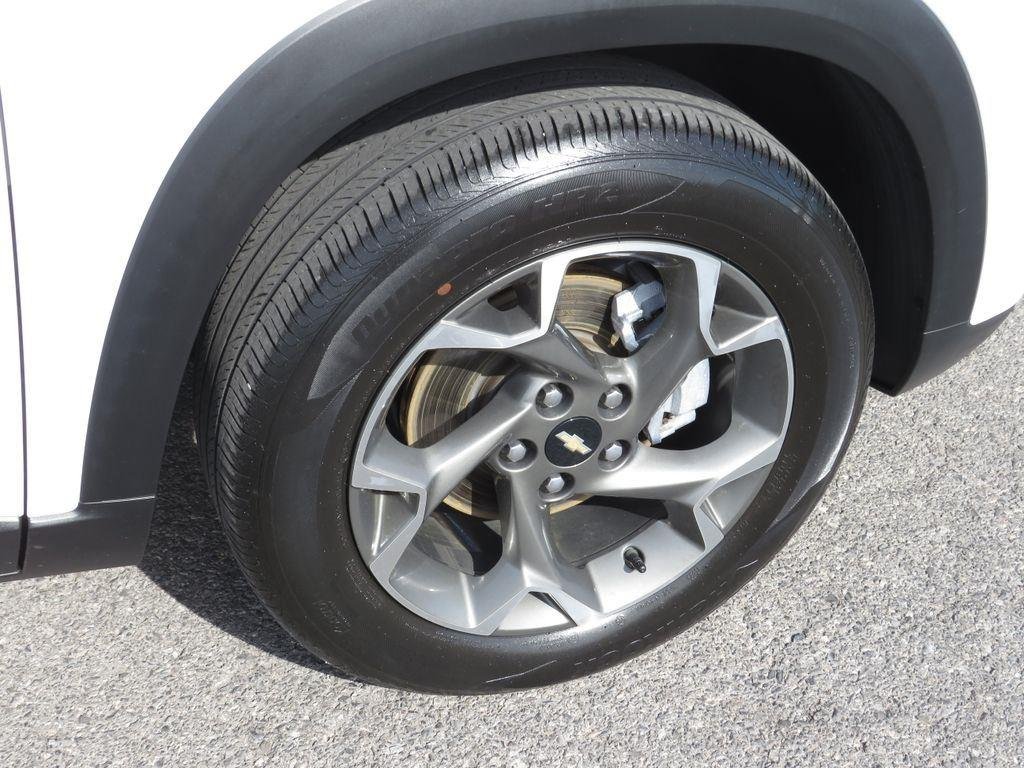 Used 2024 Summit White Chevrolet LT image 11