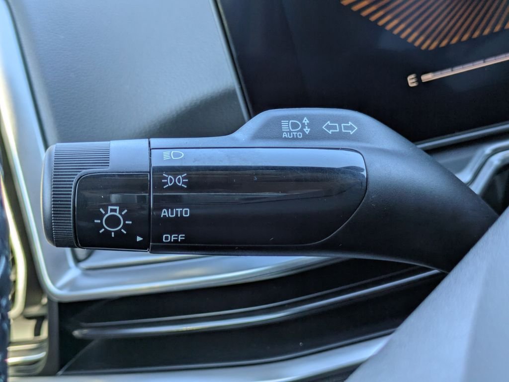 New 2026 Ivory Silver Kia LX image 27