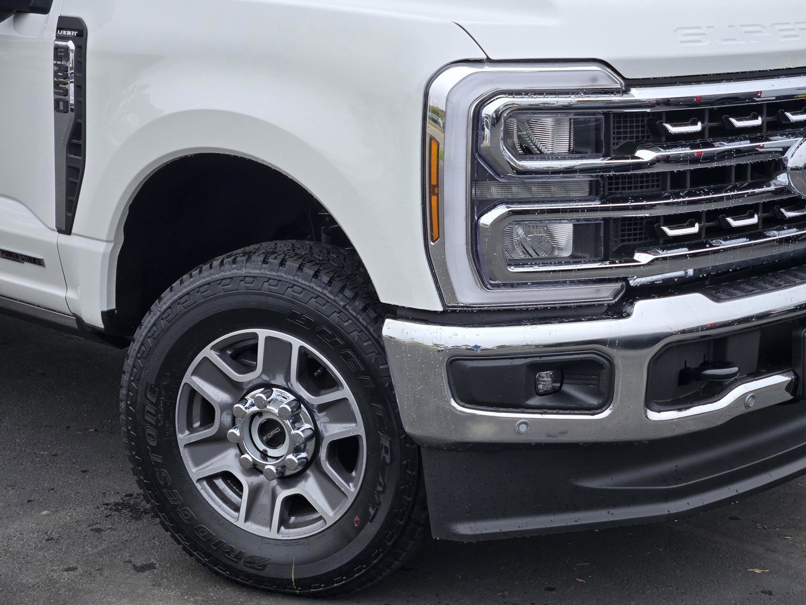 New 2026 Star White Metallic Tri-Coat Ford F-350® Lariat® image 2