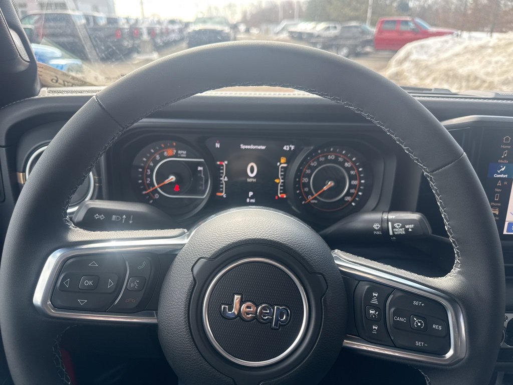 2025 Jeep Wrangler 4-Door Sahara - Photo 13