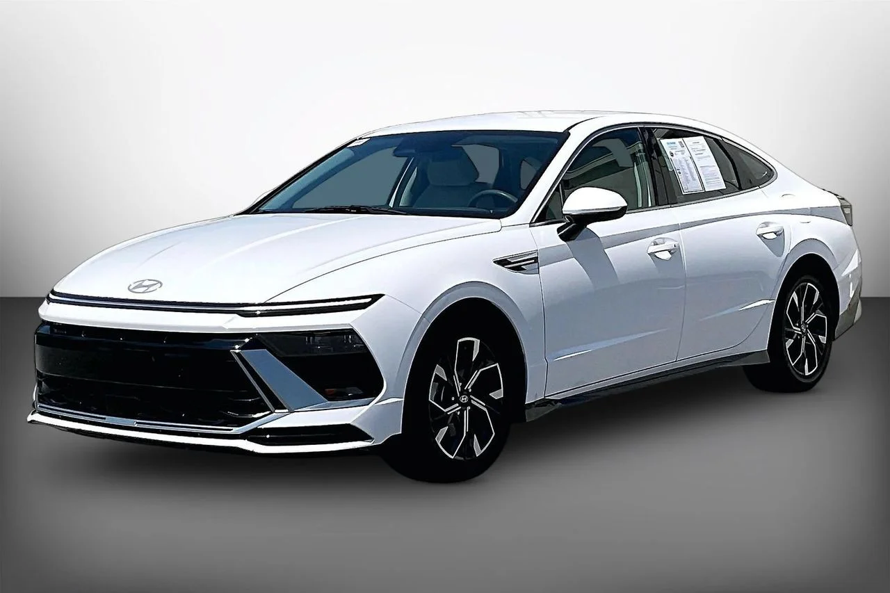 Certified Used 2024 White Hyundai SEL image 4