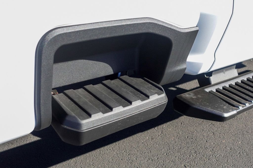 New 2026 Oxford White Ford F-250® XLT image 7