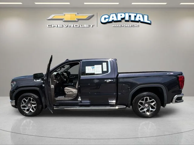 Used 2022 Silver GMC SLT image 9