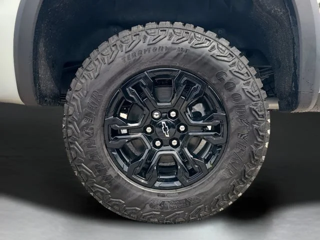 New 2026 Summit White Chevrolet ZR2 image 33