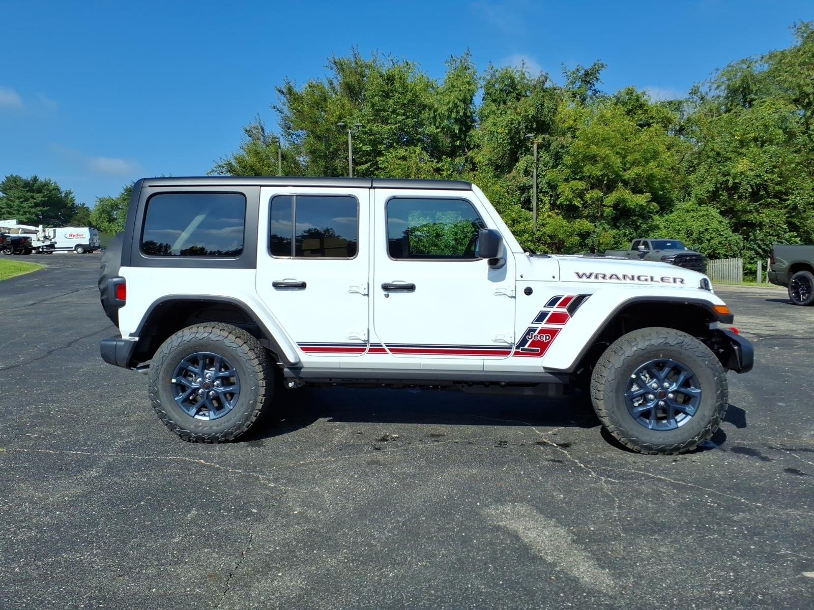 New 2026 Bright White Clear-Coat Exterior Paint Jeep 4-Door Sport image 8