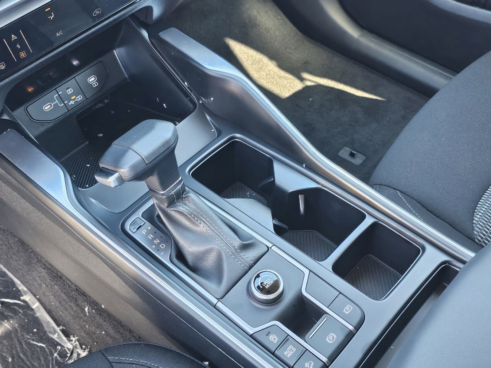 New 2025 Glacial White Pearl Kia LX image 19