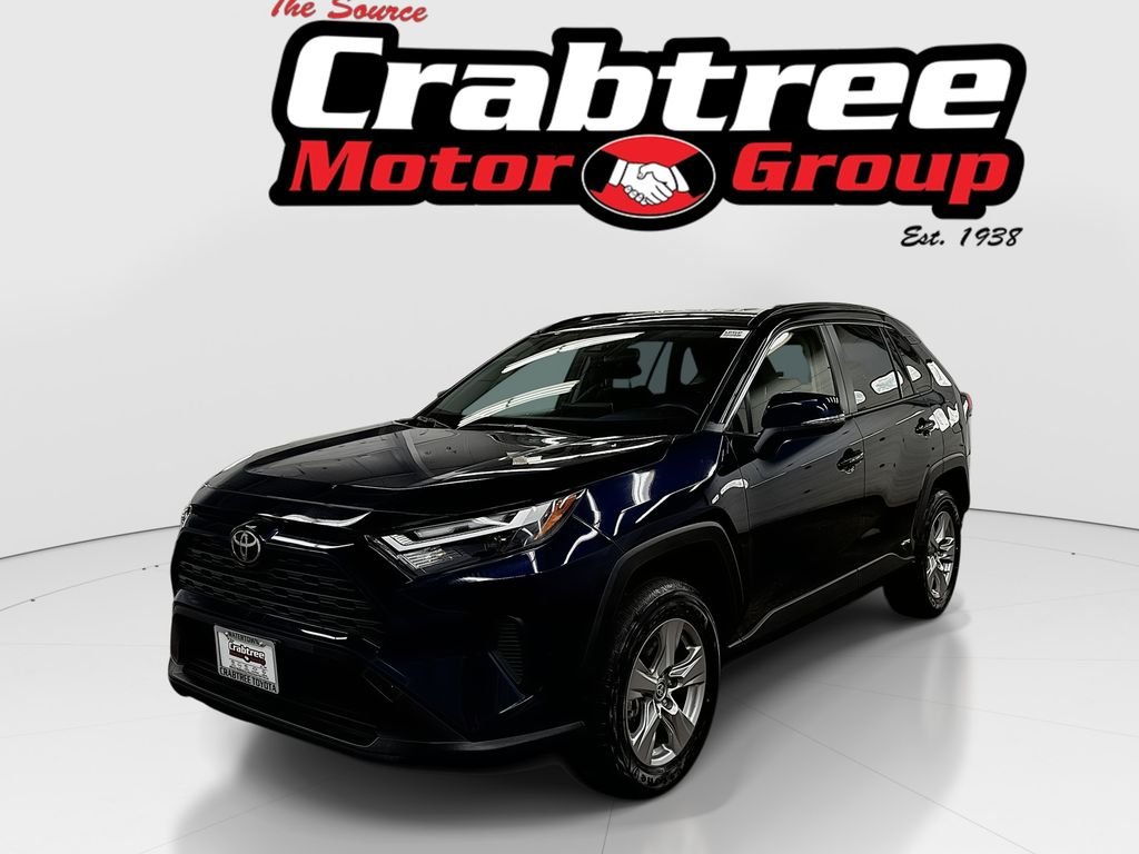 Used 2025  Toyota XLE image 1