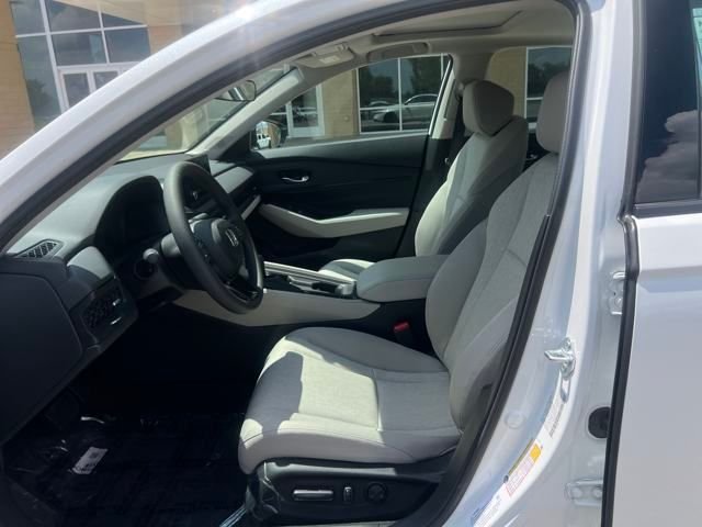 2025 Honda Accord SE - Photo 8