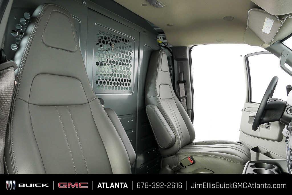 New 2025 Summit White GMC Work Van image 17