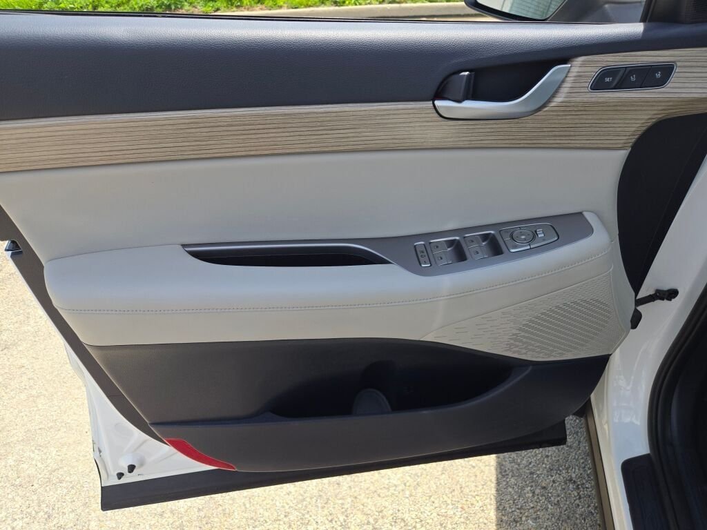 Used 2021 White Hyundai SEL image 20