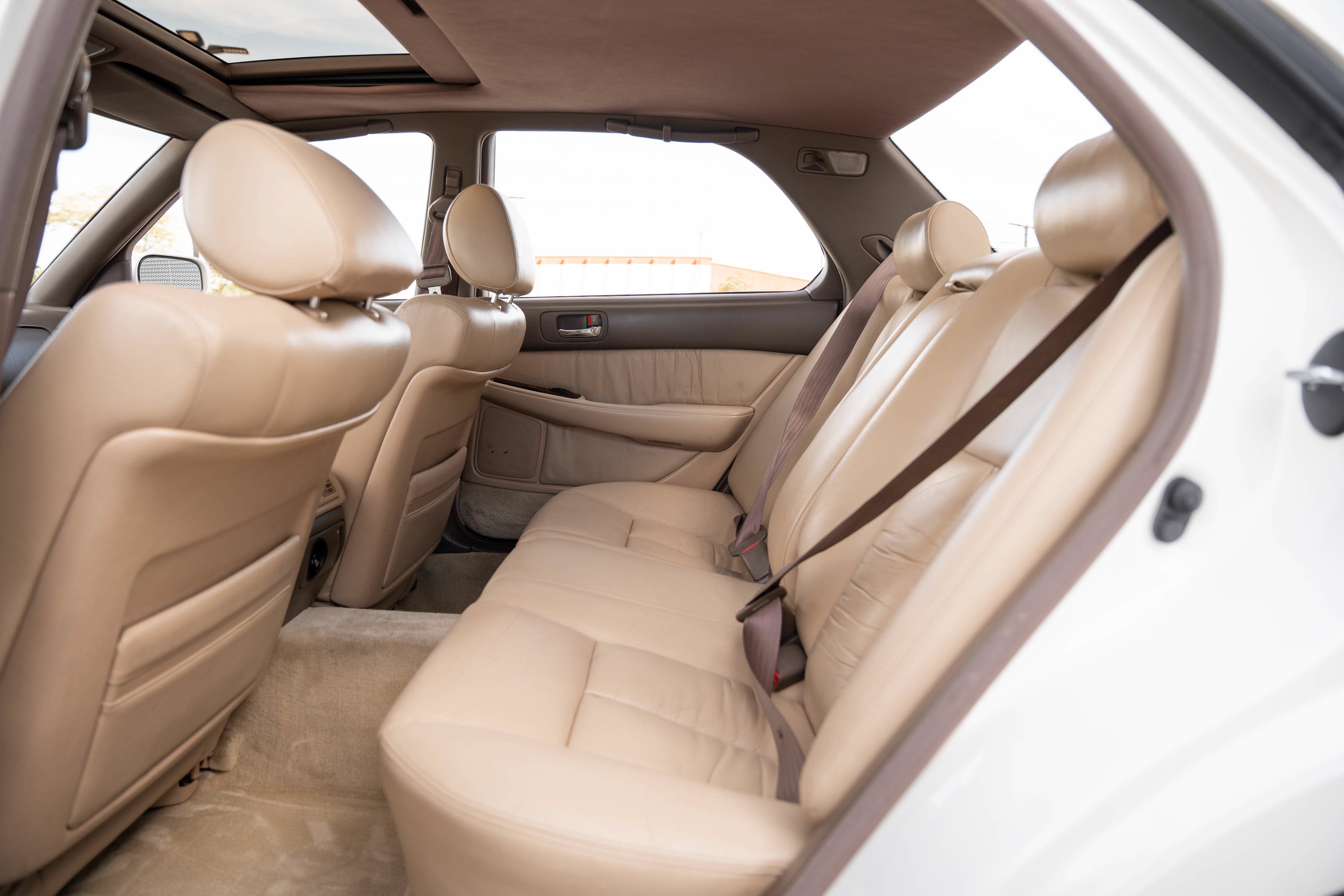 Used 1992 White Lexus 400 image 21