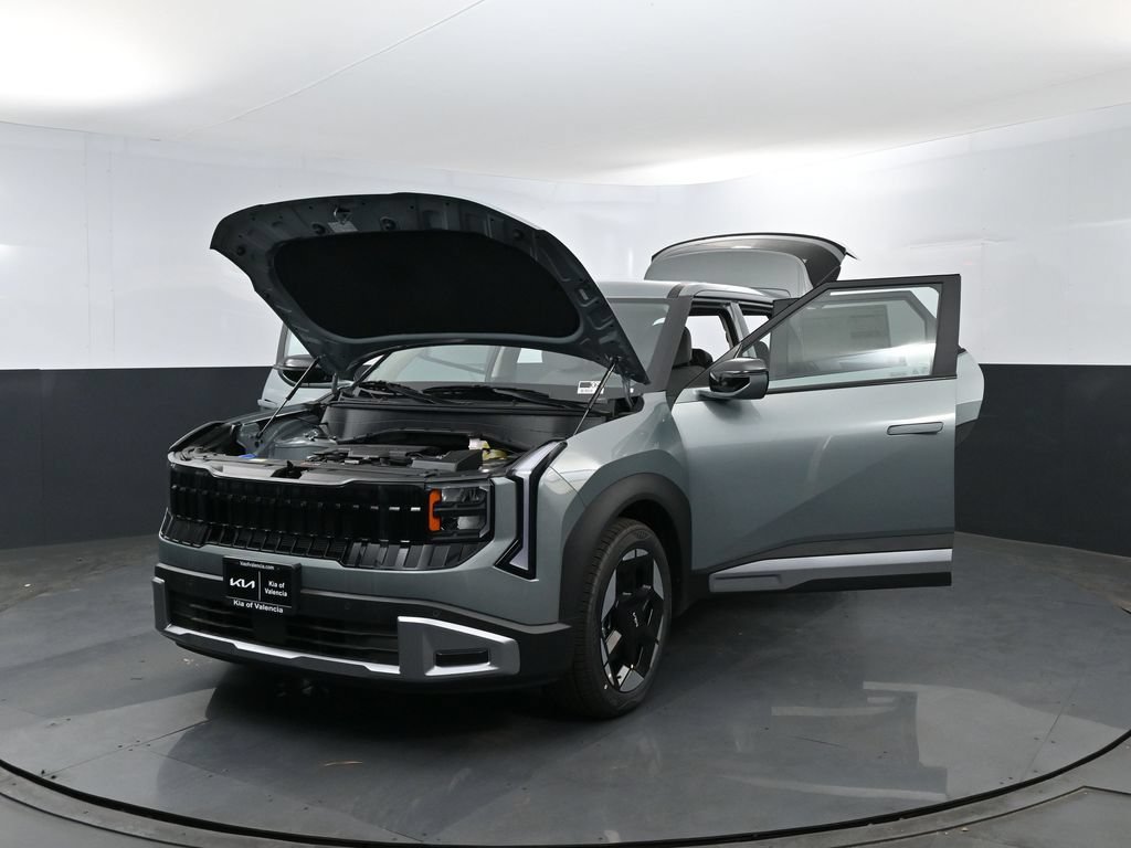 New 2027 Iceberg Green Kia S image 25