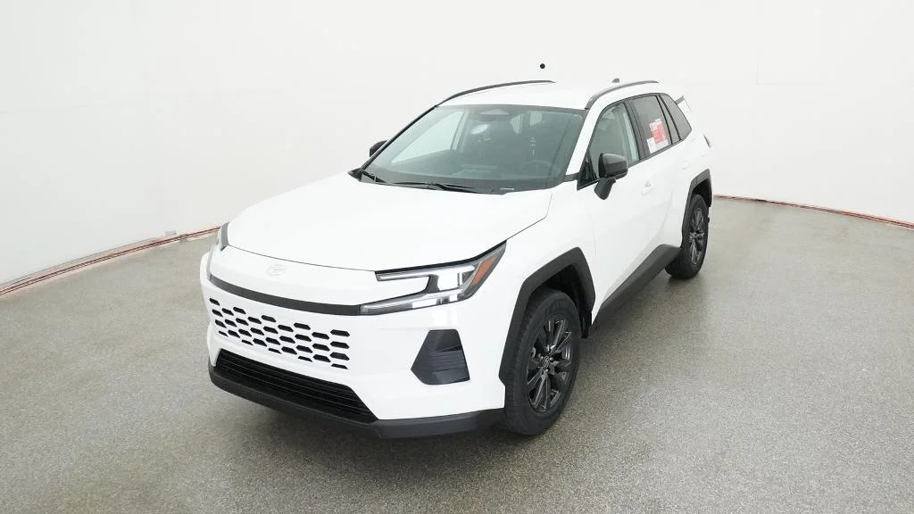 New 2026 Ice Cap Toyota XLE Premium image 20