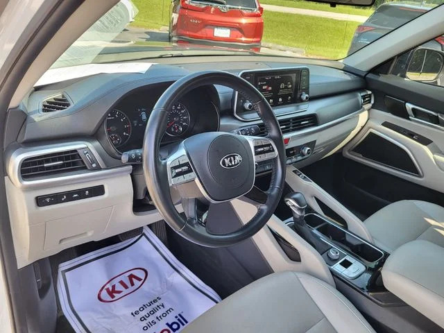 Used 2020 White Kia S image 10