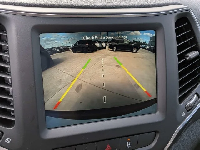 Used 2023 White Jeep Altitude image 21