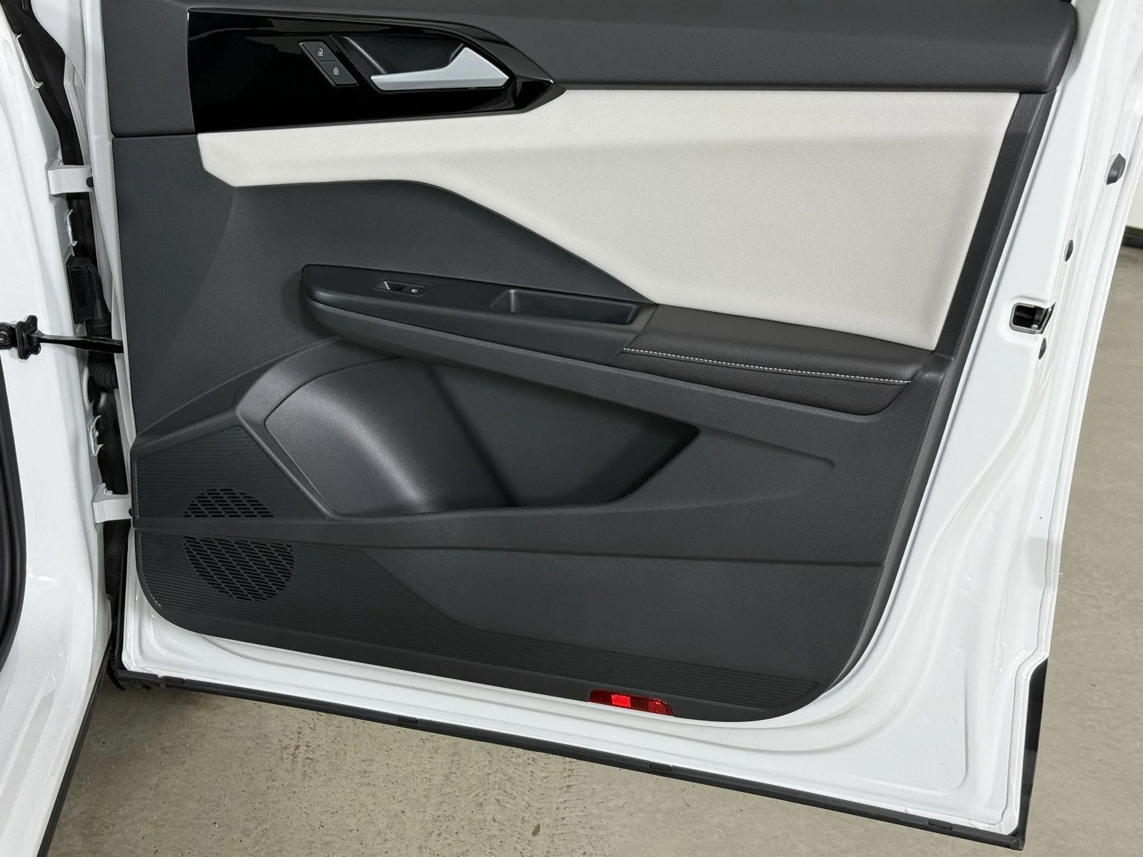 New 2027 Pure White Volkswagen S image 15