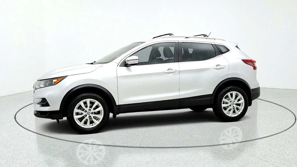 Used 2020 Brilliant Silver Metallic Nissan FWD SV image 8