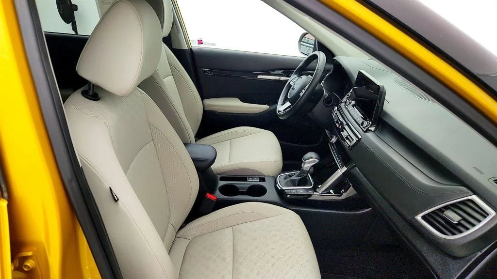 Used 2021 Starbright Yellow Kia SX DCT AWD image 24