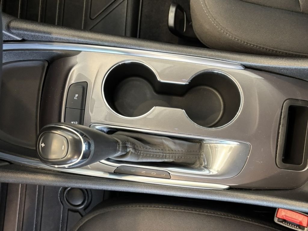 Used 2020 Summit White Chevrolet LS image 19