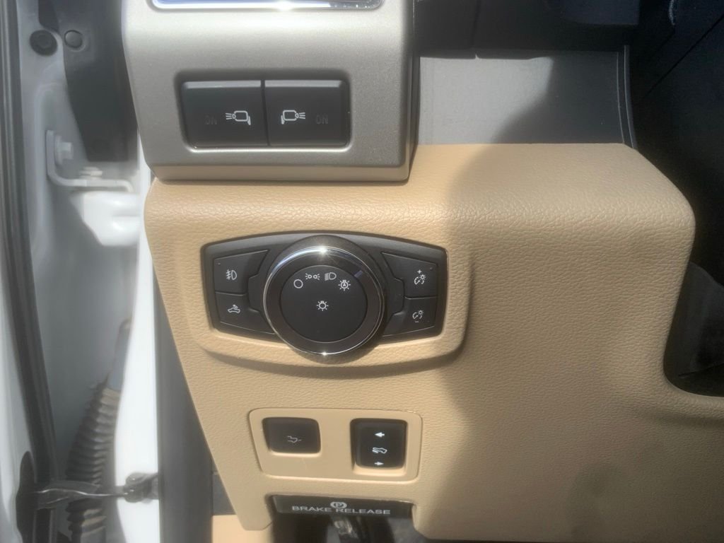Used 2017 White Ford Lariat image 17