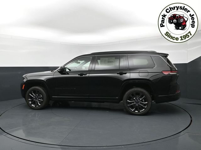 New 2026 Diamond Black Crystal Pearl-Coat Exterior Paint Jeep Limited image 3