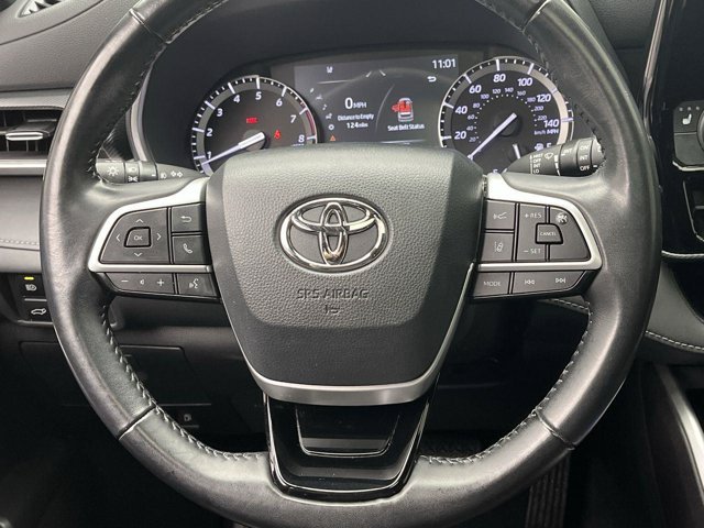 Used 2022 Wind Chill Pearl Toyota XSE image 15