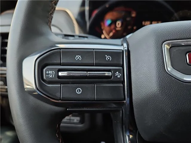 Used 2025 Summit White GMC AT4 4x4 image 18