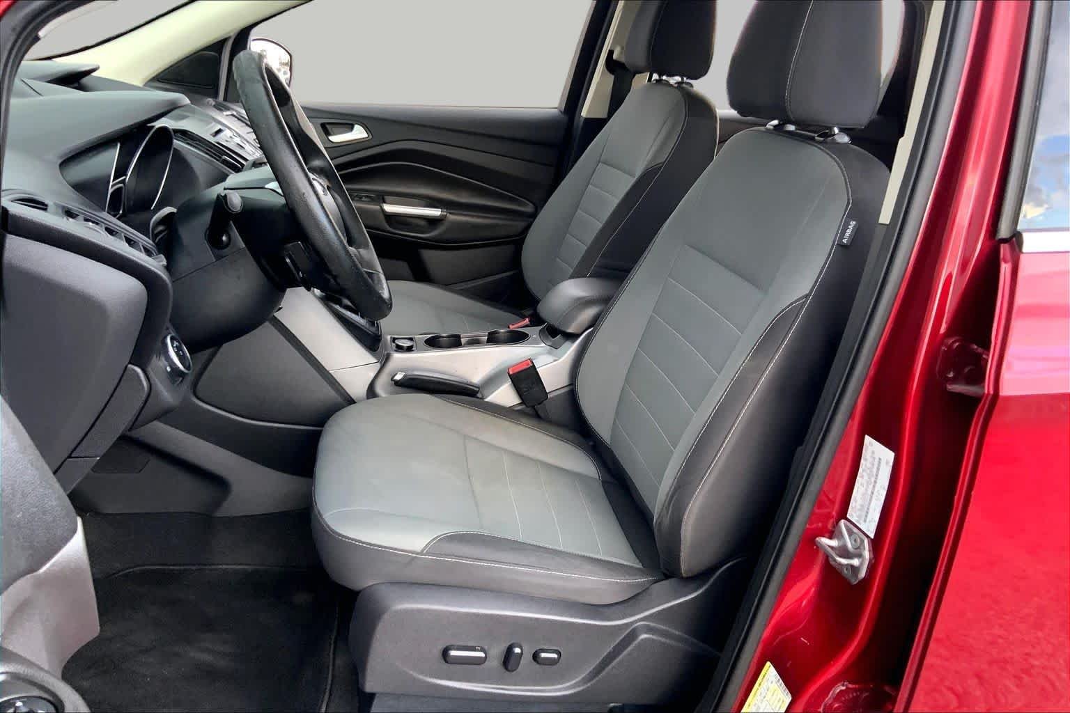 Used 2016 Ruby Red Metallic Tinted Clearcoat Ford SE image 8