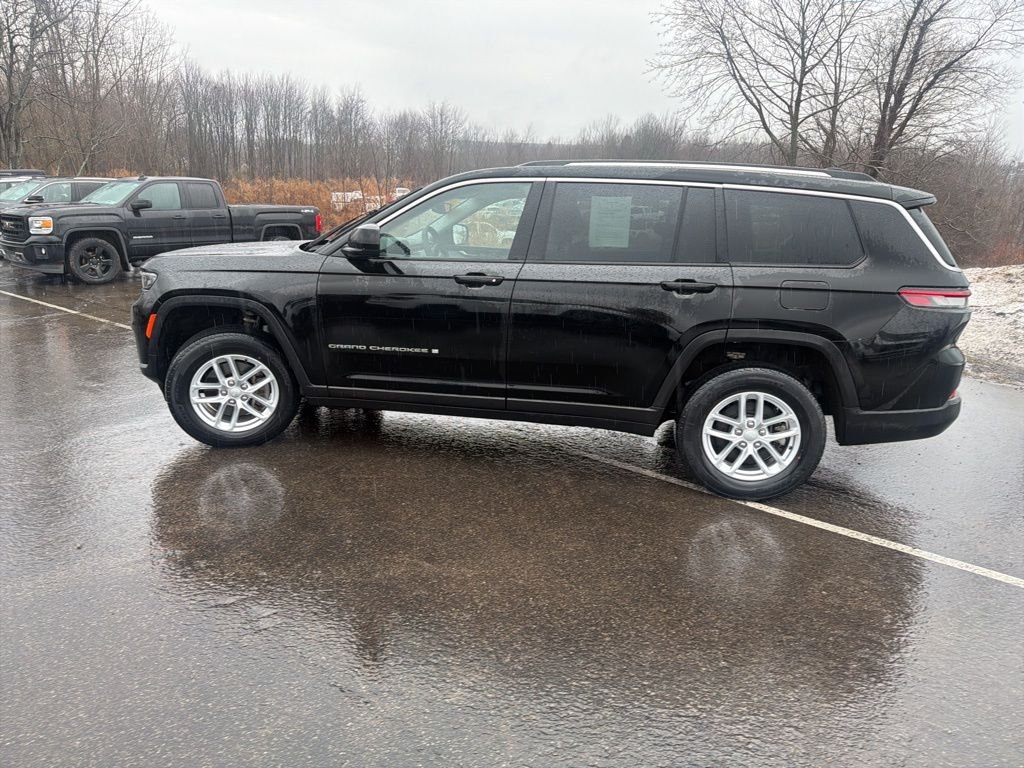 Used 2023 Black Jeep Laredo image 4