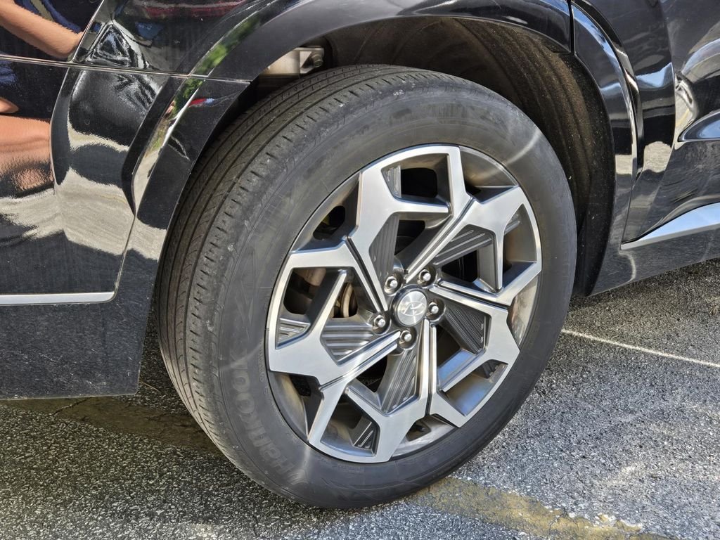 Used 2021 Black Hyundai Calligraphy image 2