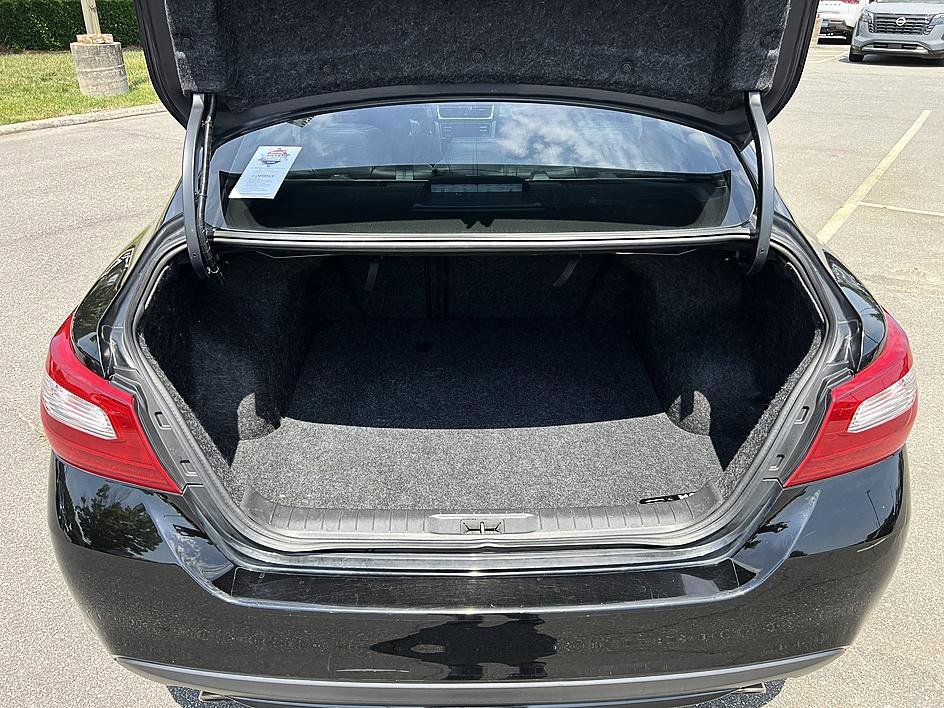 Used 2018 Super Black Nissan 2.5 SL image 15