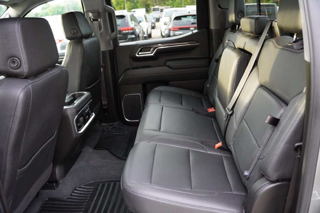 2024 Chevrolet Silverado 1500 LTZ - Photo 17
