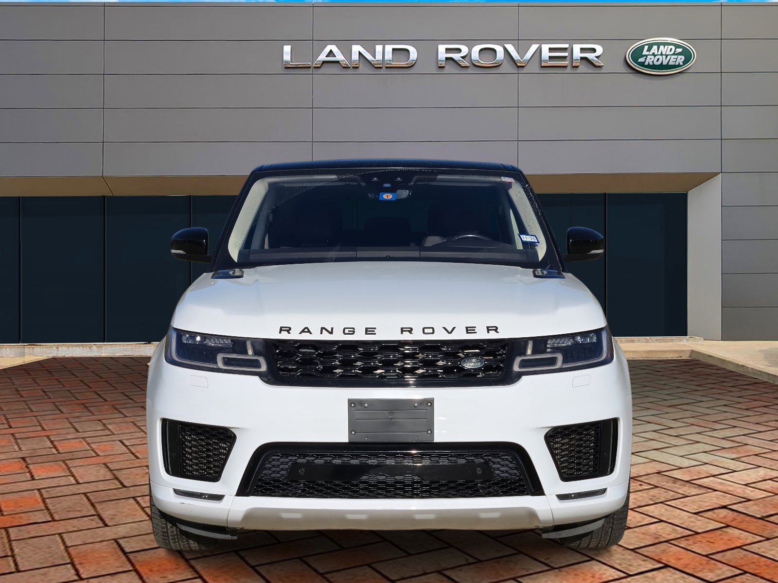 Used 2019 Fuji White Land Rover Dynamic image 2