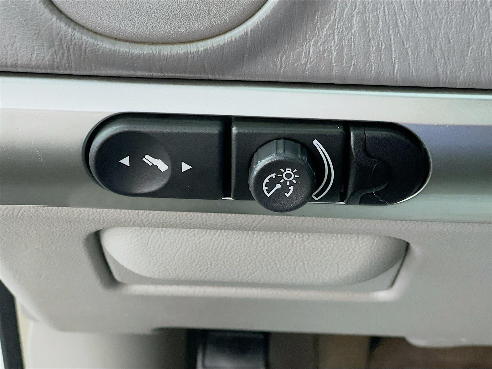 Used 2005 White Chevrolet LS image 14