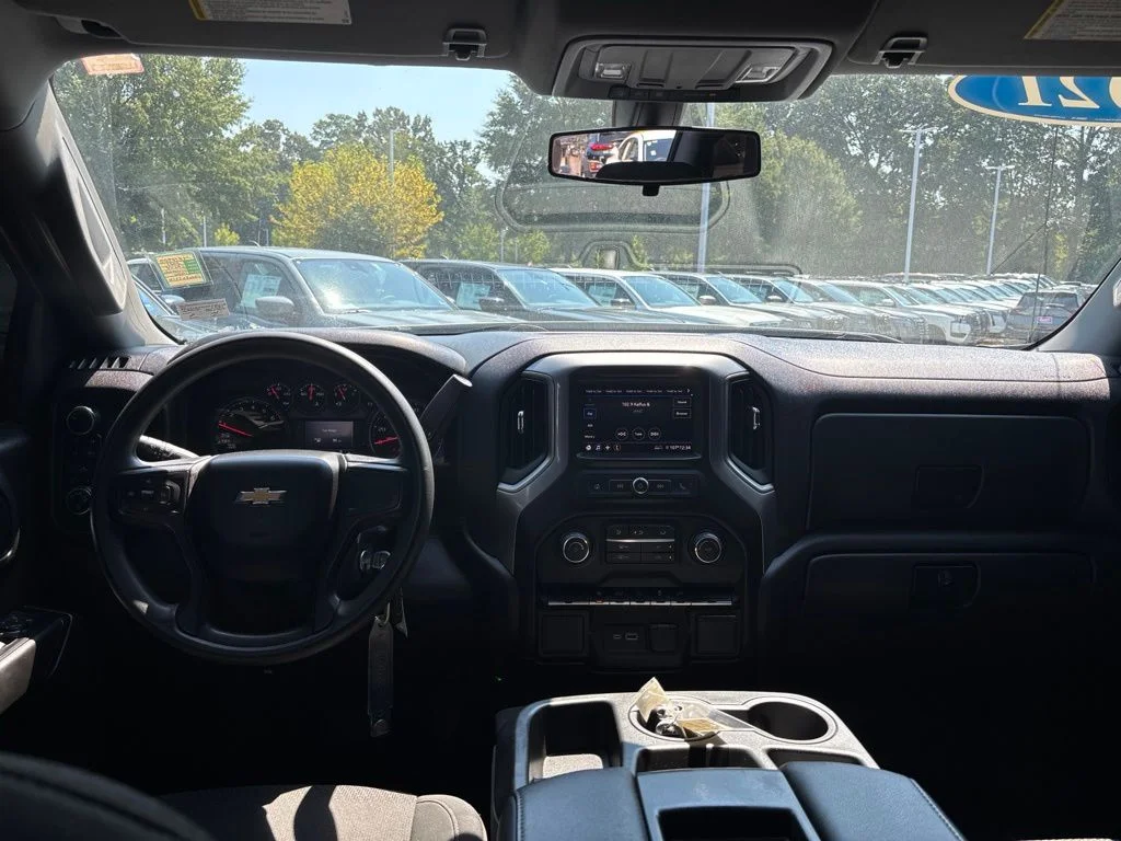 Used 2021 White Chevrolet Custom image 8