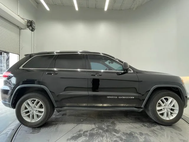 Used 2017 Diamond Black Crystal Pearlcoat Jeep Laredo image 15