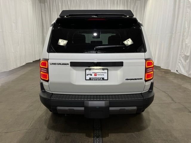 New 2027 Wind Chill Pearl <sup>1</sup> Toyota  image 4