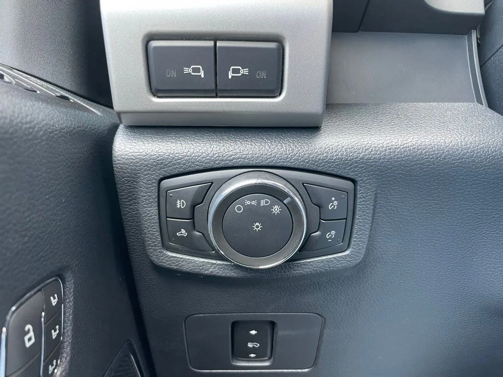 Used 2022 Red Metallic Ford Lariat image 45