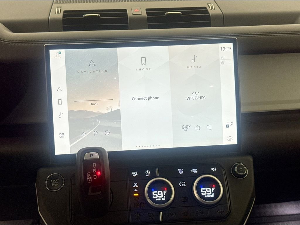 New 2026 Fuji White Land Rover X-Dynamic SE image 15