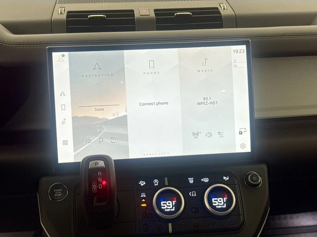 New 2026 Fuji White Land Rover X-Dynamic SE image 15