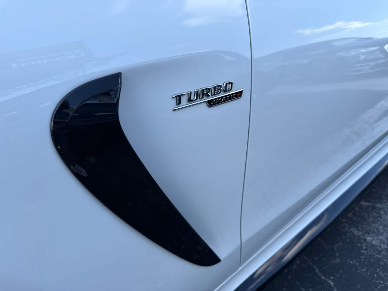 New 2027 MANUFAKTUR Moonlight White Metallic Mercedes-Benz AMG® CLE 53 image 9