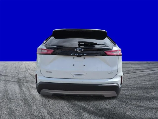 Certified Used 2022 Star White Ford SEL image 5