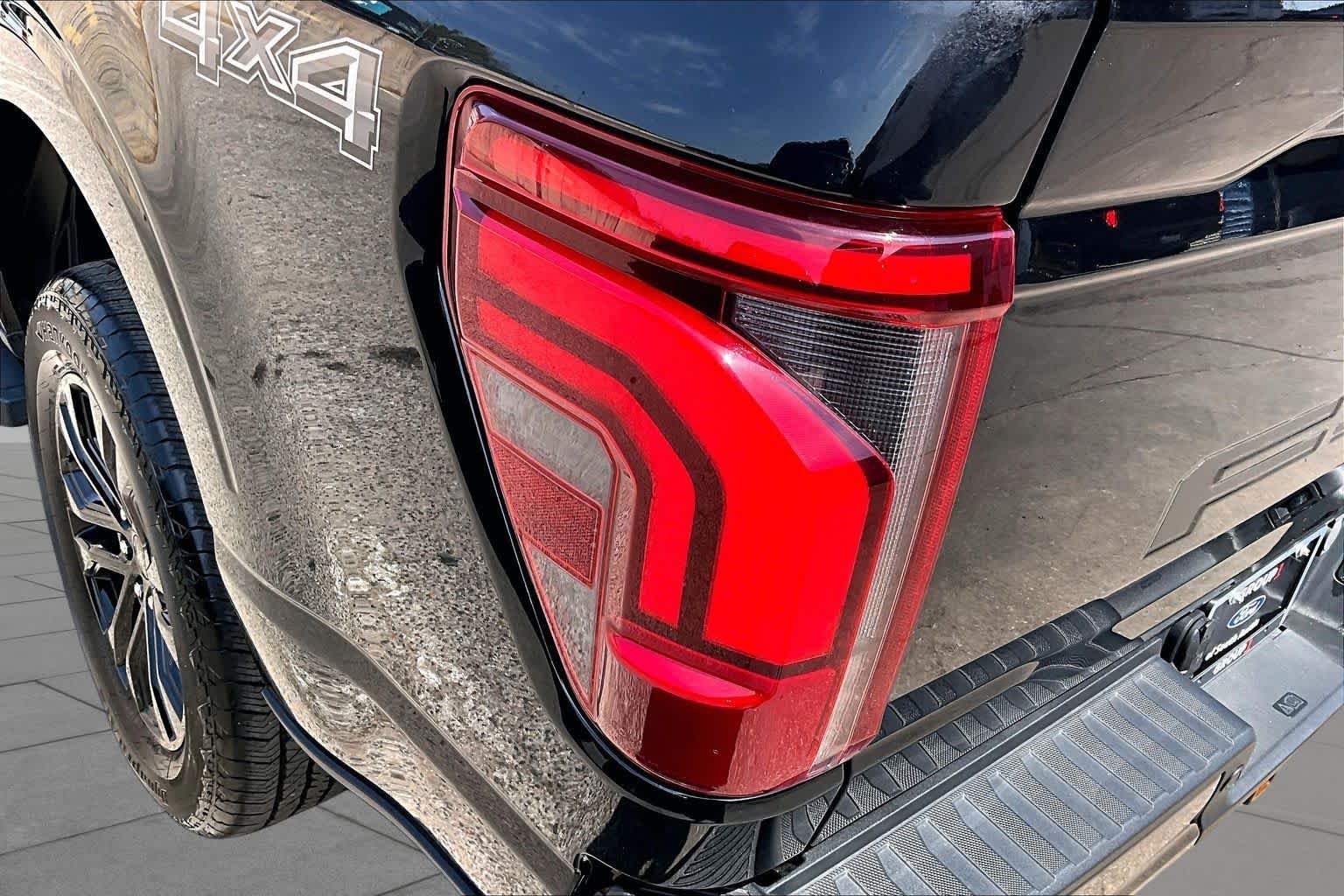 Used 2024 Agate Black Metallic Ford LARIAT image 30