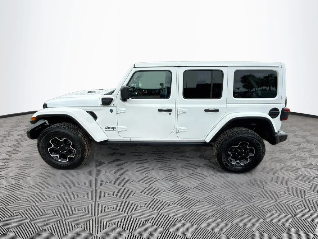 Used 2023 White Jeep Rubicon 4xe image 9