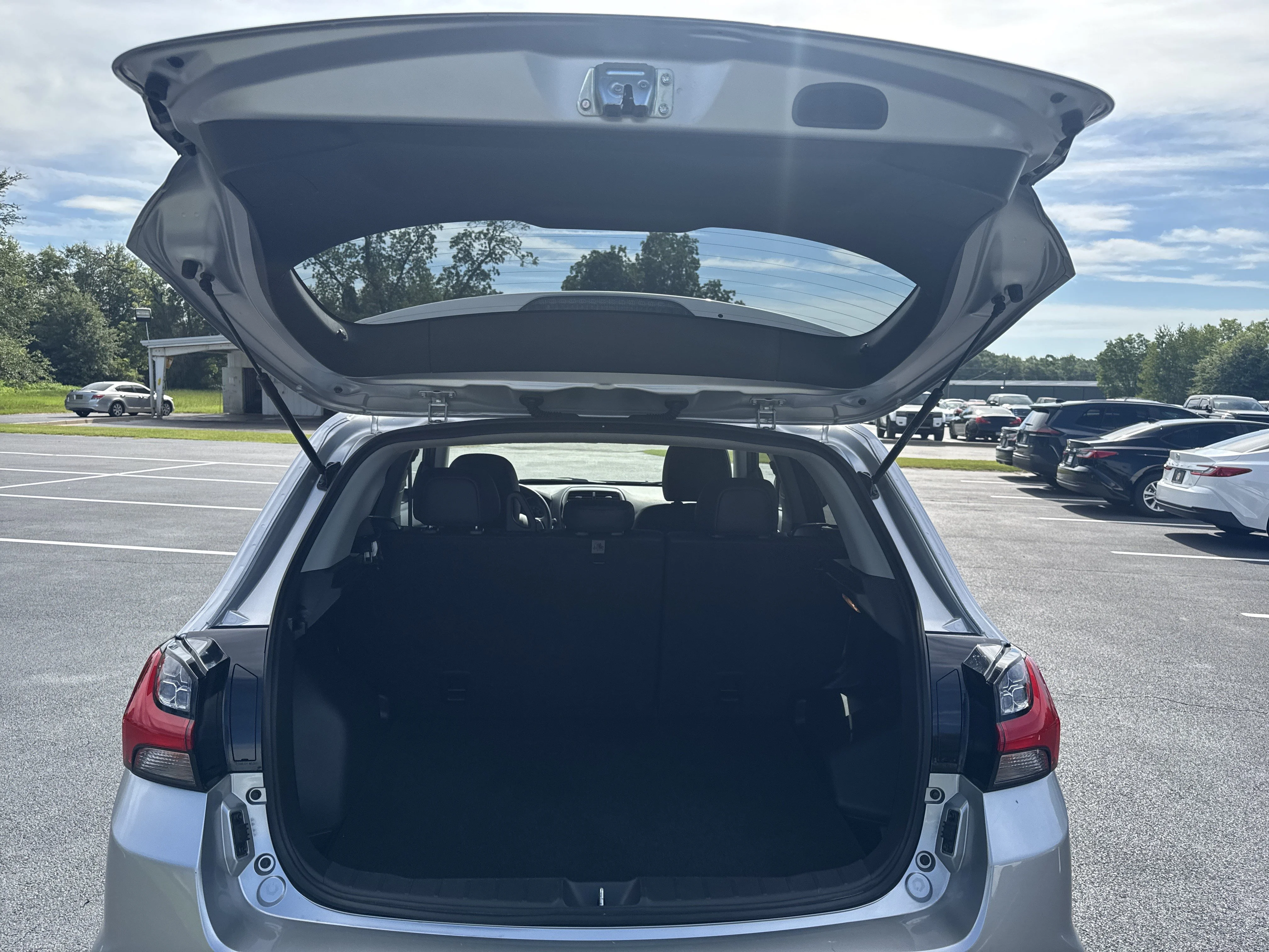 Used 2025  Mitsubishi 2.0 ES image 30